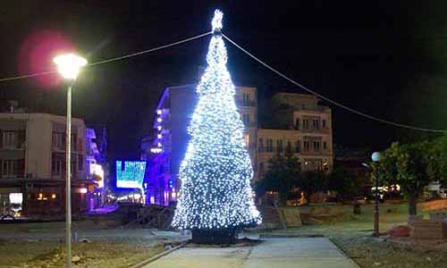 Το «δέντρο της ελπίδας» και οι χριστουγεννιάτικες πινελιές στο Άργος