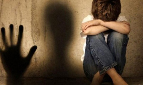 Φρίκη στο Άργος: Ζευγάρι ομοφυλόφυλων βίαζε 12χρονο που ήταν γιος του ενός από τους δύο!
