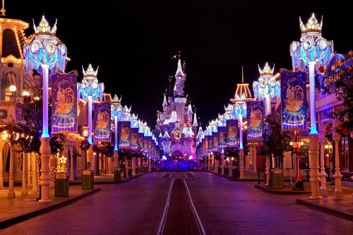 H Disneyland προσλαμβάνει Έλληνες-Μέχρι την Τετάρτη οι αιτήσεις