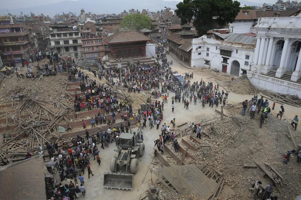 Όλα τα συγκλονιστικά Video από την στιγμή του φονικού σεισμού στο Νεπάλ