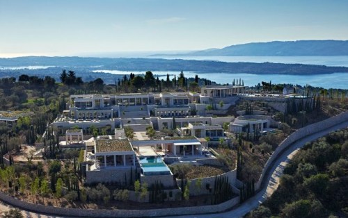 Η νεότερη και ακριβότερη έπαυλη ξενοδοχείου στην Ελλάδα βρίσκεται στο Πορτοχέλι! Πόσο πάει το μαλλί;
