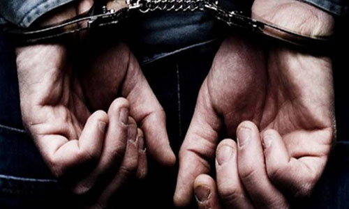 Αστυνομικοί από το Ναύπλιο μπούκαραν σε σπίτι στο Άργος και συνέλαβαν 58χρονο για 173 γραμμάρια χασίς