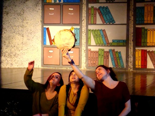 Οι Μυθοπεριπατητές με την παράσταση «Ένα πιθάρι, μια ιστορία» στο Ναύπλιο