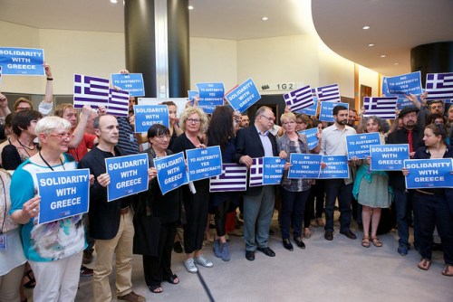 Αλληλεγγύη στον ελληνικό λαό από ευρωβουλευτές
