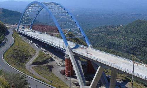 Εντυπωσιάζει η Τοξωτή Γέφυρα της Τσακώνας που παραδίδεται σε λίγες ημέρες