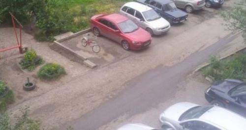Προσοχή που παρκάρετε το ποδήλατό σας...