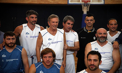Βουλευτές παίζουν μπάσκετ για το συσσίτιο της Ευαγγελίστριας