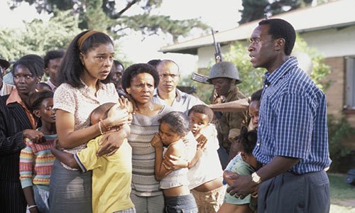 Ο Δον Κιχώτης προβάλλει την ταινία «Hotel Rwanda»
