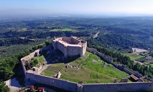 Το ισχυρότερο κάστρο του Πριγκιπάτου της Αχαΐας από ψηλά! (Vid)