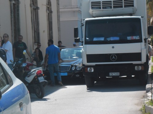 Μια Mercedes μπλόκαρε το Ναύπλιο