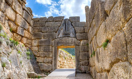 Πόρτα στους τουρίστες που ήρθαν να δουν τα αρχαία!