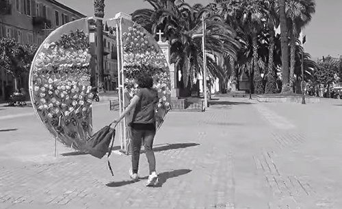 Ένα ασπρόμαυρο βίντεο στο Ναύπλιο του σήμερα
