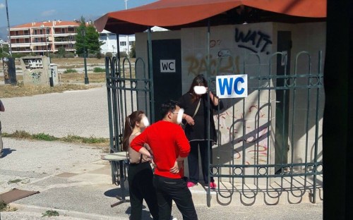 Αυτή τη φορά άνοιξαν οι πολύπαθες δημόσιες τουαλέτες στο Ναύπλιο, αλλά με αντίτιμο που ενοχλεί