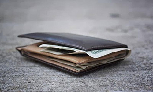 Πράξη ανθρωπιάς στο Ναύπλιο: Μαθητές βρήκαν και παρέδωσαν πορτοφόλι που ανήκε σε φοιτητή