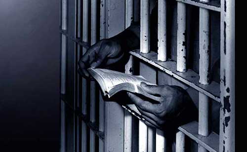 Βιβλία για τους φυλακισμένους του Ναυπλίου