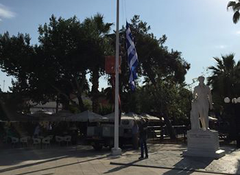 Αντικαταστάθηκε η Ελληνική σημαία στην πλατεία Καποδίστρια