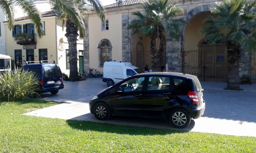Το ιστορικό Τελωνείο του Ναυπλίου κατάντησε πάρκινγκ αυτοκινήτων