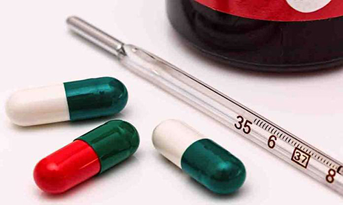 Μύθοι και αλήθειες για τα αντιβιωτικά και τα εμβόλια