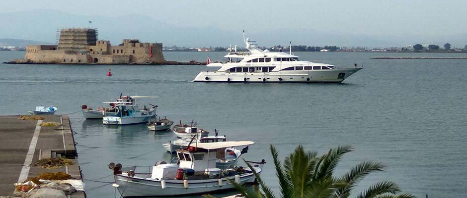 Κυρώσεις σε σκάφος με υπεράριθμους επιβάτες στο λιμάνι του Ναυπλίου