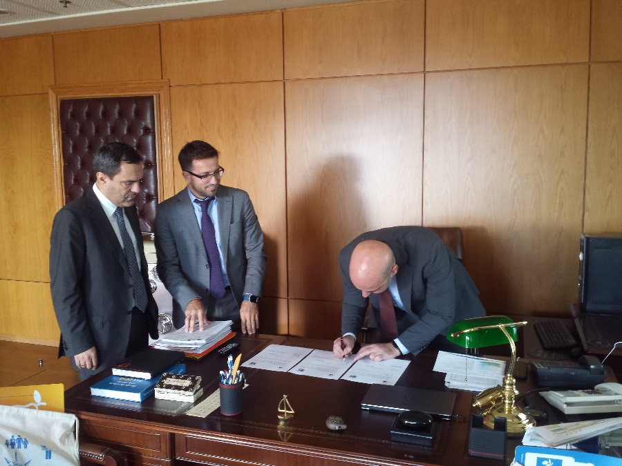 Υπογραφή του Μνημονίου Συνεργασίας από τον Πρόεδρο της ΕΛΣΤΑΤ, Αθανάσιο Θανόπουλο 