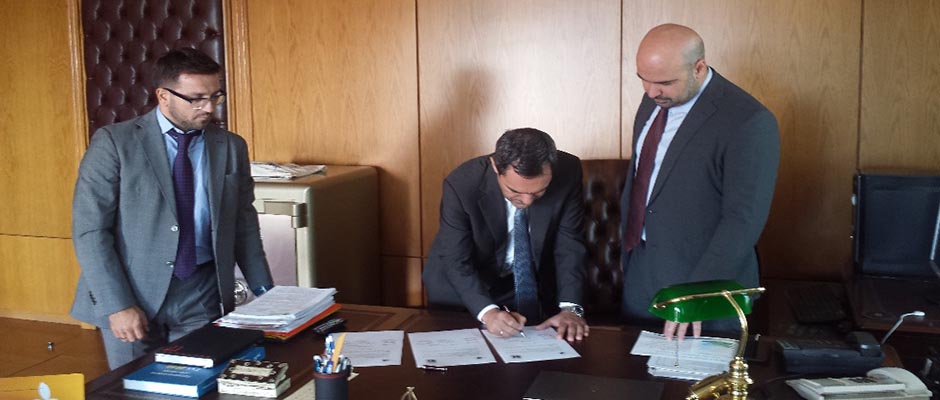 Υπογραφή του Μνημονίου Συνεργασίας από τον Πρύτανη του Πανεπιστημίου Πελοποννήσου, Κωνσταντίνο Μασσέλο