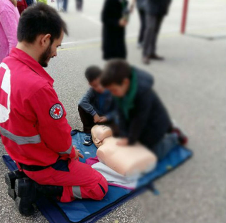 Οι Σαμαρείτες του Ερυθρού Σταυρού Ναυπλίου στο 4ο Δημοτικό Άργους για μάθημα α’ βοηθειών