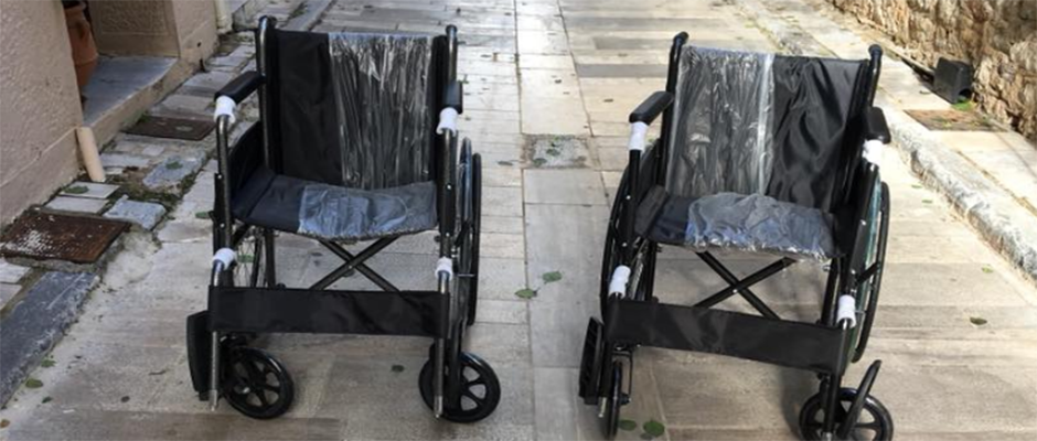 Παρέδωσαν δύο αναπηρικά αμαξίδια στο Ναύπλιο