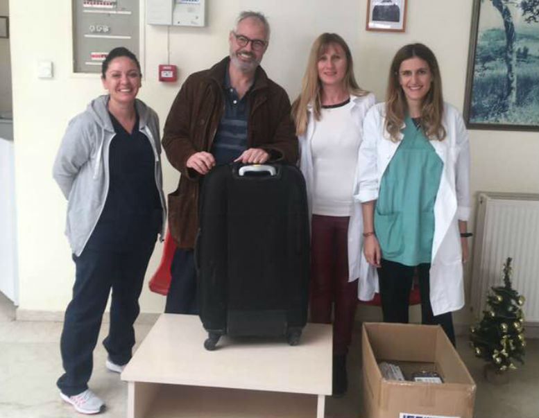 Δωρεά ιατρικού εξοπλισμού στο Κέντρο Υγείας Κρανιδίου από Ελβετό χειρούργο