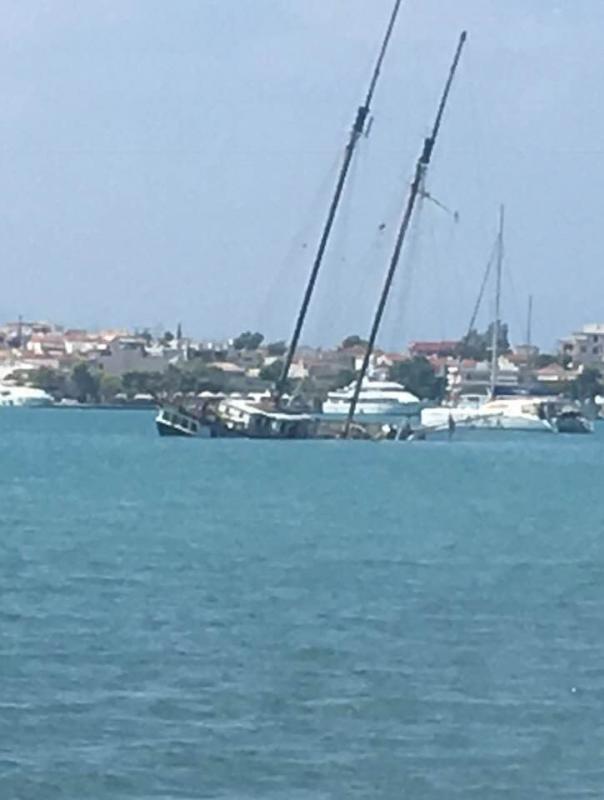 Βυθίστηκε σκάφος στο λιμάνι του Πορτοχελίου