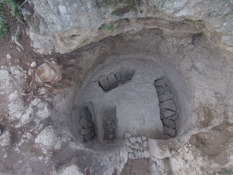 Ασύλητος θαλαμοειδής τάφος στο μυκηναϊκό νεκροταφείο των Αηδονίων στη Νεμέα