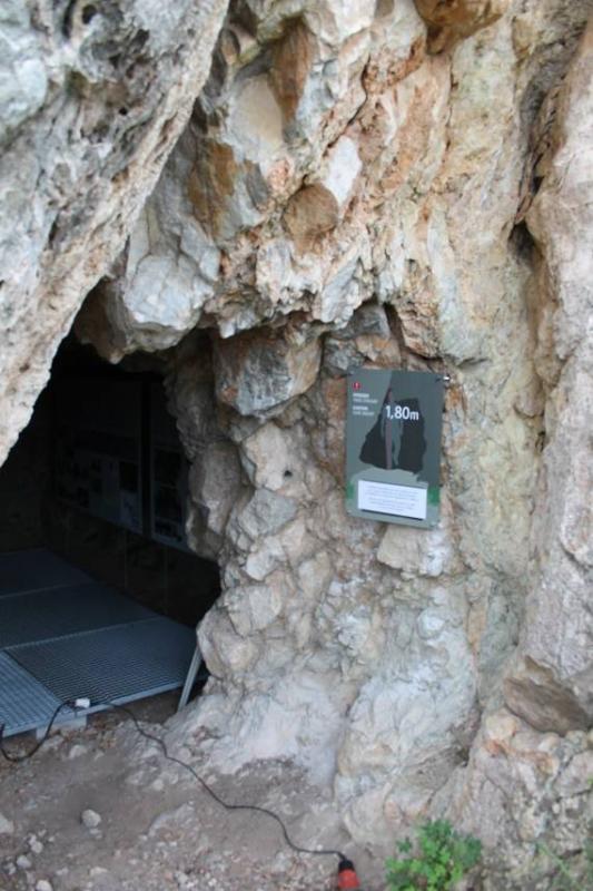 Εκθεσιακός χώρος σε σπηλιά στην Αρχαία Ασίνη