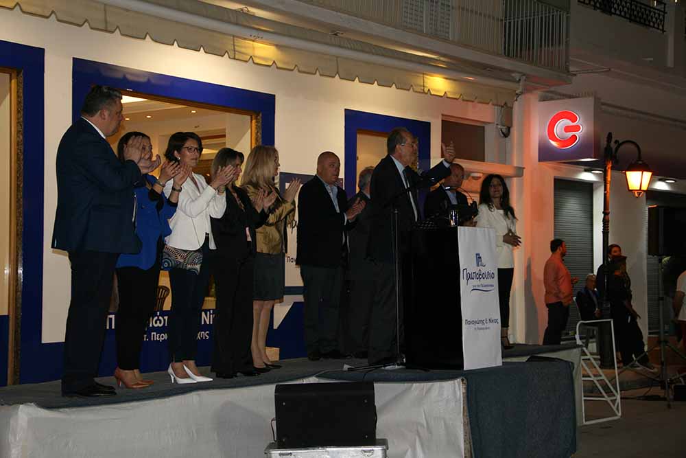 Τέλος, παρουσίασε τους υποψηφίους της “Πρωτοβουλίας για την Πελοπόννησο”, οι οποίοι απηύθυναν σύντομους χαιρετισμούς !