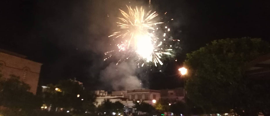 Πυροτεχνήματα στο Άργος για την εκλογική νίκη Καμπόσου