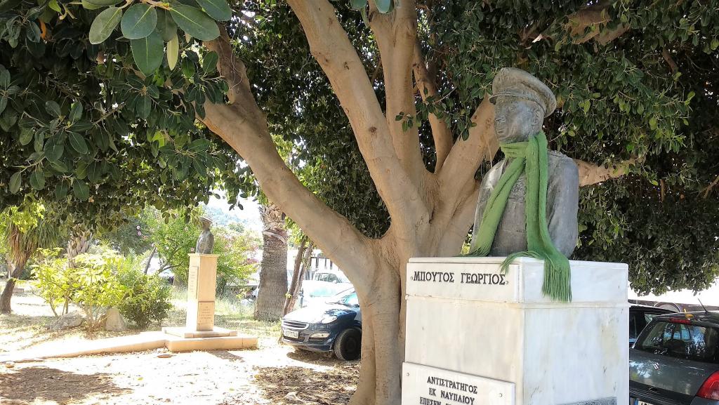Βανδαλισμός μνημείου που θυμίζει την Κύπρο  στο Ναύπλιο, την ώρα που κορυφώνεται η ένταση με τους Τούρκους