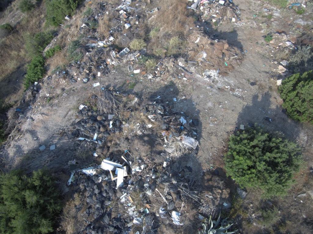 Τραγική κατάσταση στην Ερμιονίδα: Τουρίστες κάνουν βόλτα δίπλα σε βουνά από σκουπίδια!