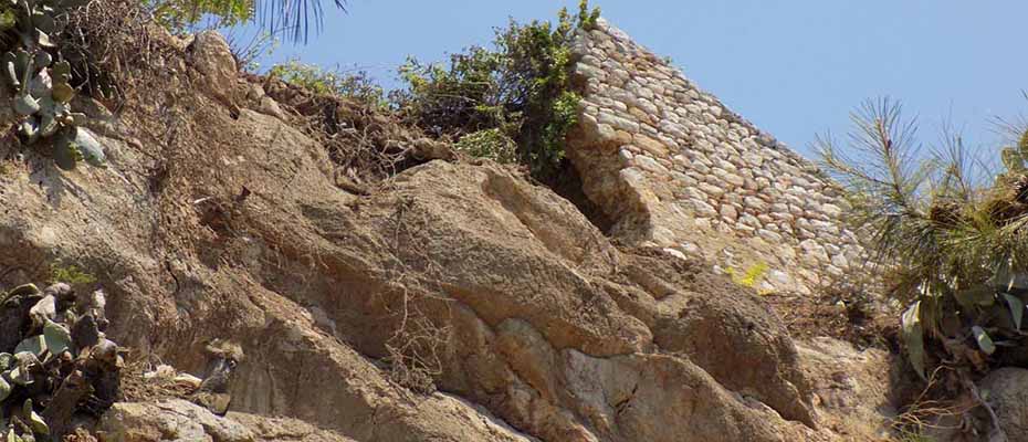 Πως κατέρρευσε το Ενετικό τείχος της Ακροναυπλίας και που θα «σκάσει» η επόμενη κατολίσθηση