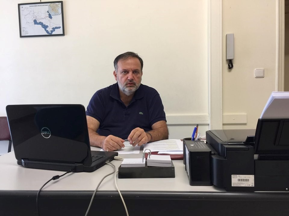 Ο Χειβιδόπουλος έφυγε από το πολυτελές γραφείο του αντιπεριφερειάρχη, αλλά παραμένει στο ίδιο κτήριο