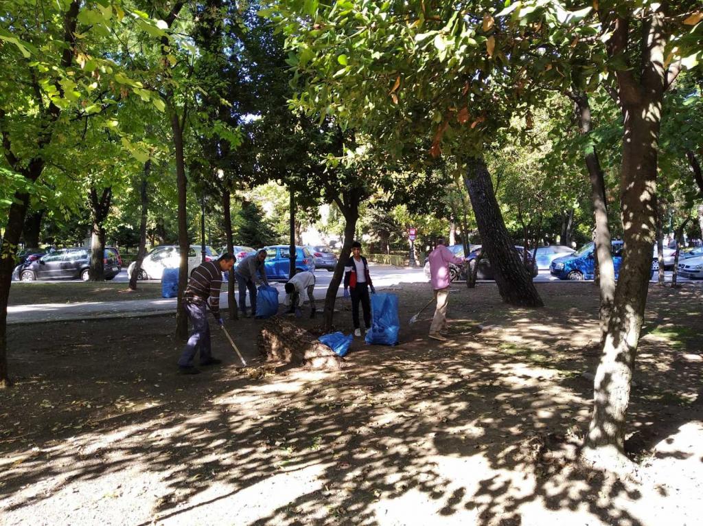 Εθελοντικός καθαρισμός από πρόσφυγες στην Τρίπολη
