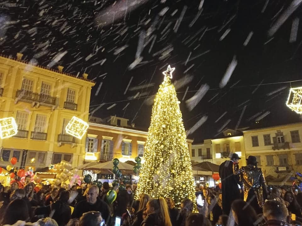 Άναμα χριστουγεννιάτικου δέντρου Ναύπλιο