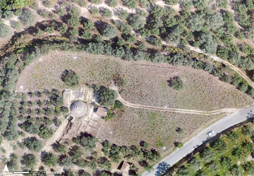 Ασύλητοι θολωτοί τάφοι βρέθηκαν κοντά στον Γρύπα Πολεμιστή 