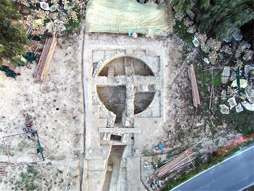 Ασύλητοι θολωτοί τάφοι βρέθηκαν κοντά στον Γρύπα Πολεμιστή 