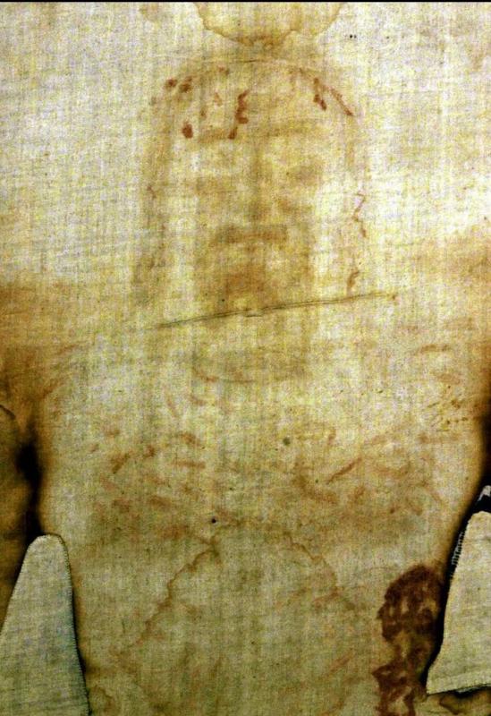Η εικόνα του Ιησού με κραγιόν και σκουλαρίκια έχει τα χαρακτηριστικά της πιστής αναπαράστασης του πραγματικού προσώπου του Χριστού, όπως προκύπτει από τη Σινδόνη του Τορίνο