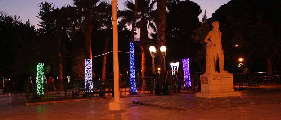 Πολύχρωμες χριστουγεννιάτικες πινελιές στη Πλατεία Καποδίστρια στο Ναύπλιο