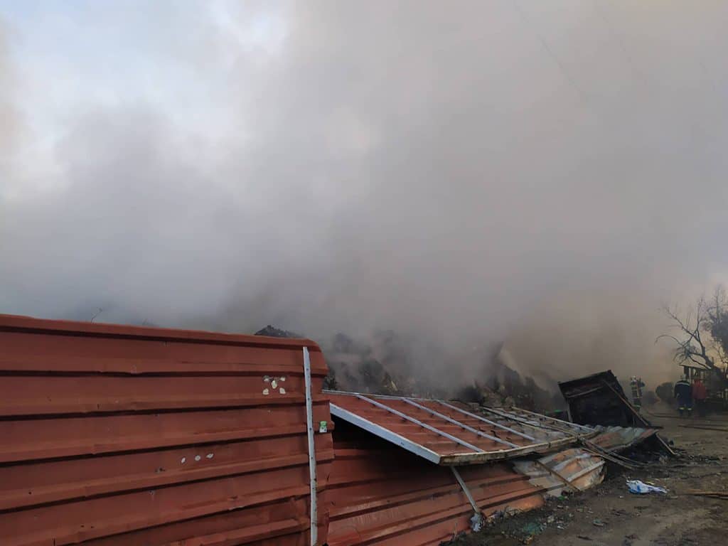 Πυρκαγιά σε μονάδα ανακύκλωσης στο Μπολάτι Κορινθίας