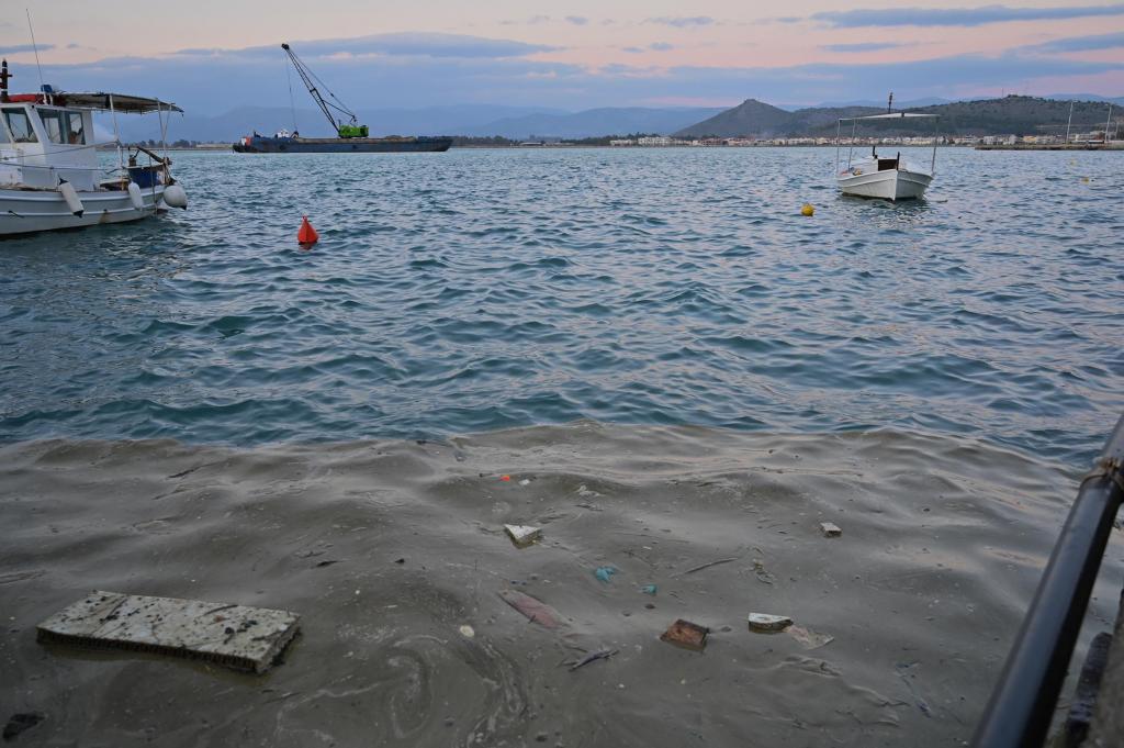 ρύπανση λιμάνι Ναυπλίου