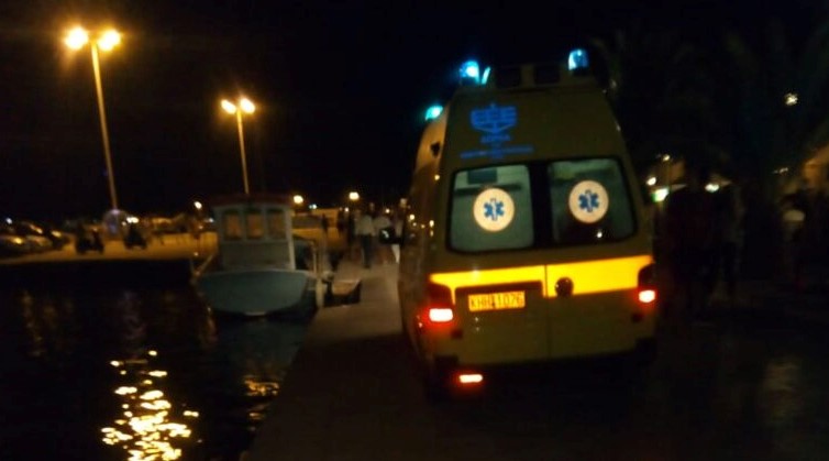 Ασθενοφόρο στο λιμάνι του Ναυπλίου