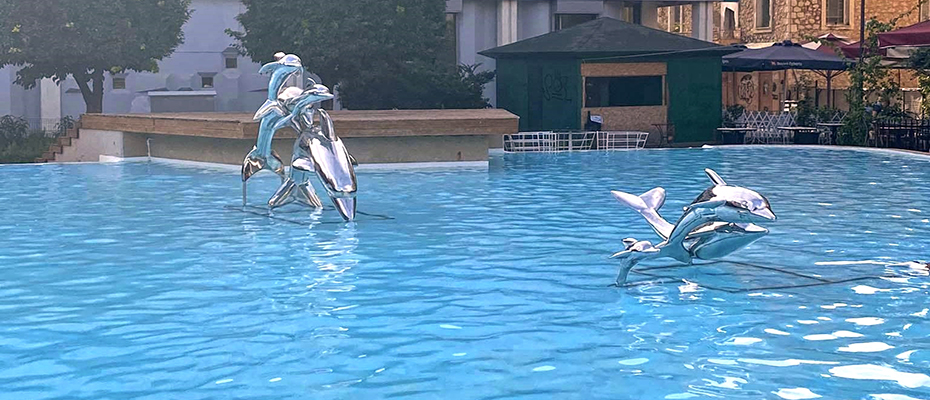 Δελφίνια στη λιμνούλα του Άργους