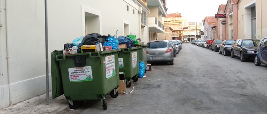 Κάδοι γεμάτοι με σκουπίδια στο Ναύπλιο