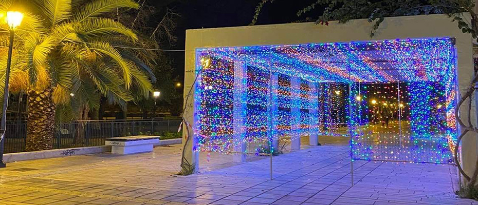 Φωτίστηκε η πέργκολα στον πεζόδρομο της Βασιλέως Κωνσταντίνου στο Ναύπλιο